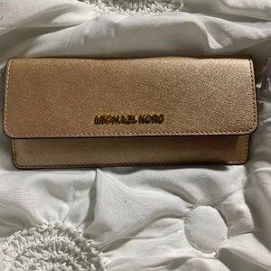 Brand New Michael Kors Jet Set Travel Flat Wallet